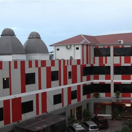 Aziza Hotel Pekanbaru Exterior photo