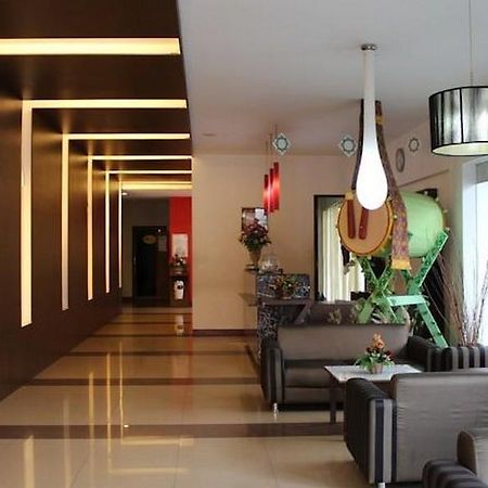 Aziza Hotel Pekanbaru Exterior photo